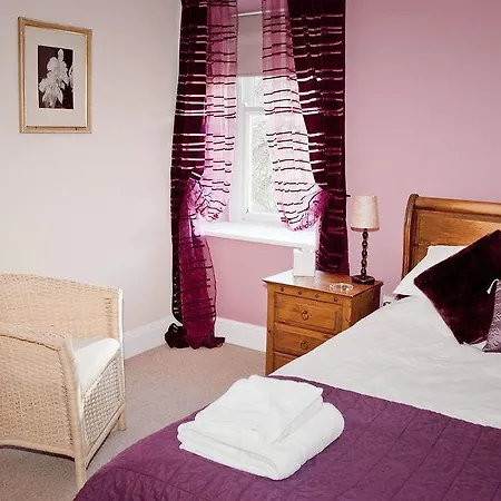 The Punch Bowl 4*