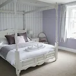 The Punch Bowl 4*