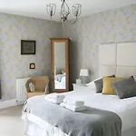 The Punch Bowl 4*