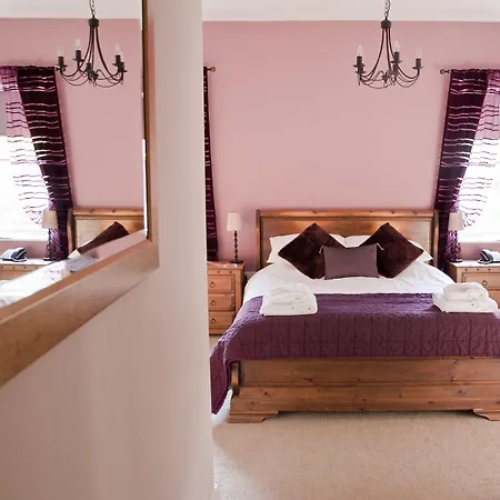 The Punch Bowl Han/Misafirhane Feetham