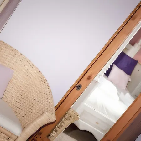 The Punch Bowl Han/Misafirhane Feetham