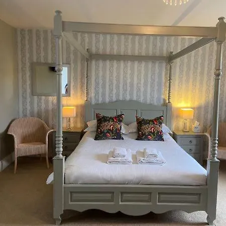 The Punch Bowl 4*